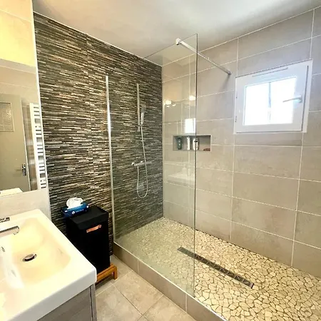 Villa Quartier De La Pinede Les Pequelets Type 4 Jardin Clos Pour 6 Personnes N2 117 Le Grau-du-Roi