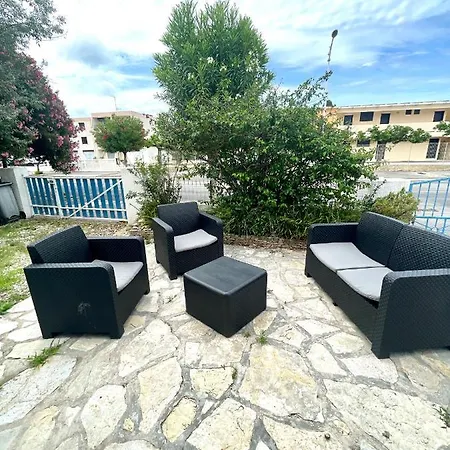 Villa Quartier De La Pinede Les Pequelets Type 4 Jardin Clos Pour 6 Personnes N2 117 *